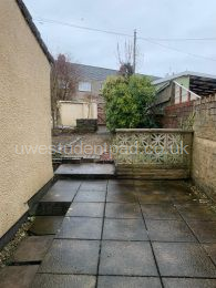 Patio & Back Garden - Sunny; Private; Nice Place to Chill & Study