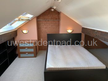Room 4 - Loft Conversion - Double - AVAILABLE £600 pcm