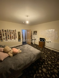 Room 5 (2)