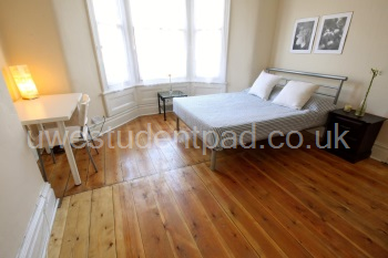 Bedroom-1-5-bed-student-house-Bristol