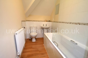 Bathroom-1-5-bed-student-property-Clifton