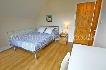Bedroom-3-5-bed-student-property-Clifton