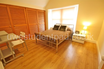Bedroom-5-bed-student-property-Clifton