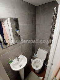 Bed 2 ensuite