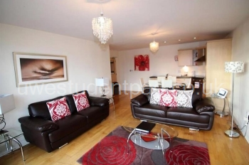 Lounge-3-bed-student-flat-Bristol_800x530