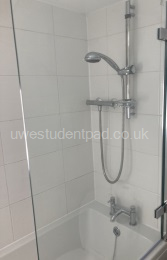 Lrg_Bathroom 2