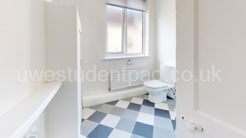 500-Fishponds-Road-Bathroom