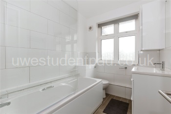 Lyddington Road_Media_Bathroom