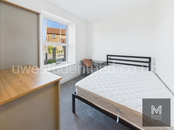bed 1.jpg