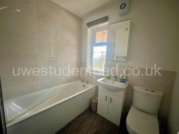 Main Bathroom.jpg