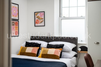 Bedroom5_4.jpg