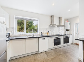 Kitchen 1 .jpg