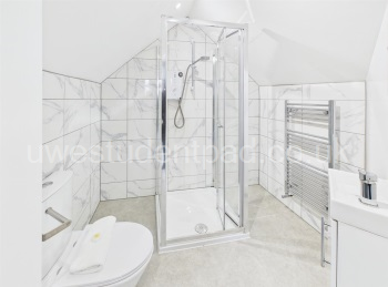 Bathroom 3 - 1.jpg