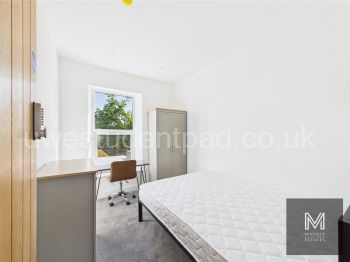bed 4.jpg