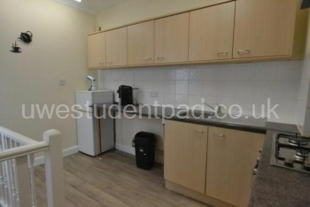 Kitchen 2.jpeg