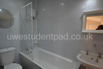 Bathroom 1.jpeg