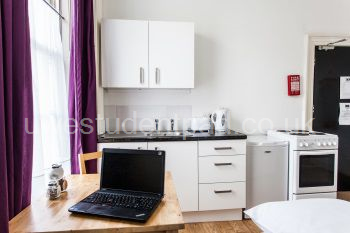 Kitchenette Double Room with Shared Bathroom