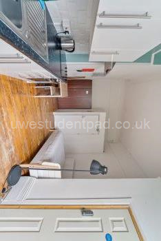 Kitchenette Double with Shared Bathroom