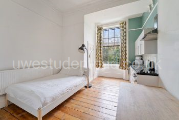 Kitchenette Double with Shared Bathroom