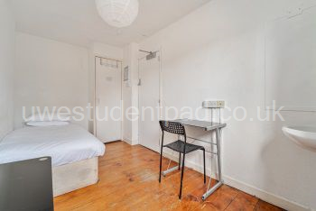 Budget Single with Shared Bathroom