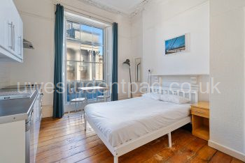 Kitchenette Double with Shared Bathroom