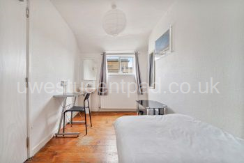 Budget Single with Shared Bathroom