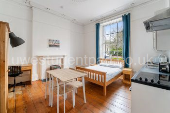 Kitchenette Double with Shared Bathroom