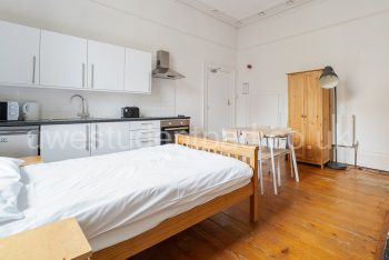 Kitchenette Double with Shared Bathroom