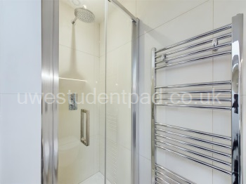 Bedroom 5 Ensuite