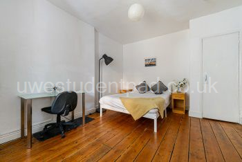 Large Double Shared Bathroom