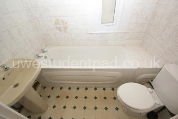 2 Woodfield road, Upper (5).JPG