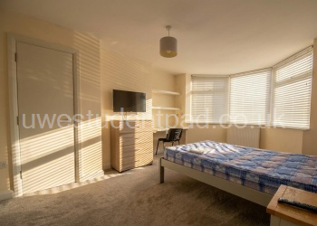 Bed 1 Edited.jpg