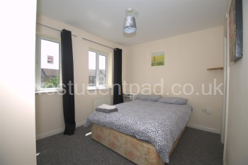 Bed 4.jpg